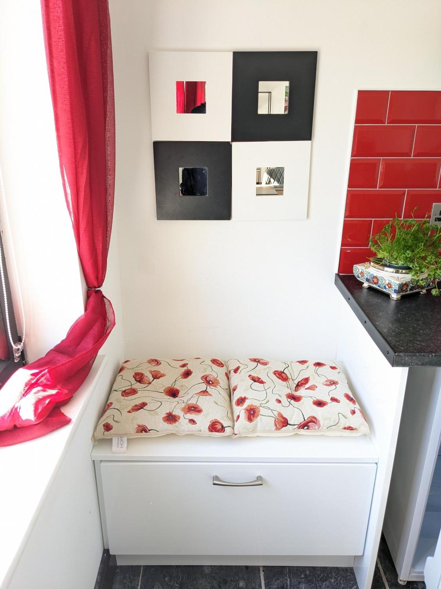 Shore Cottage - Cosy Comfort At The Sea Knights Town Экстерьер фото